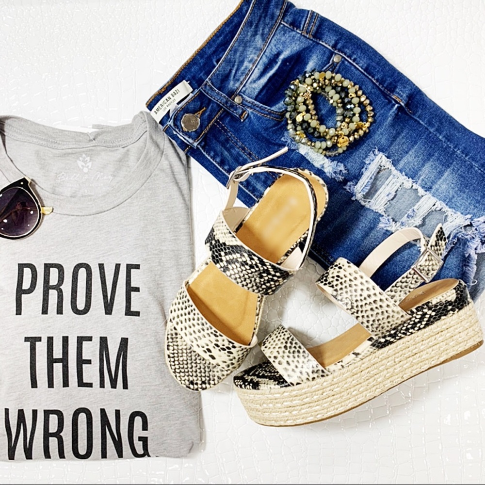 ✨LAST PAIR✨Snakeskin platform sandals - Picture 4 of 7